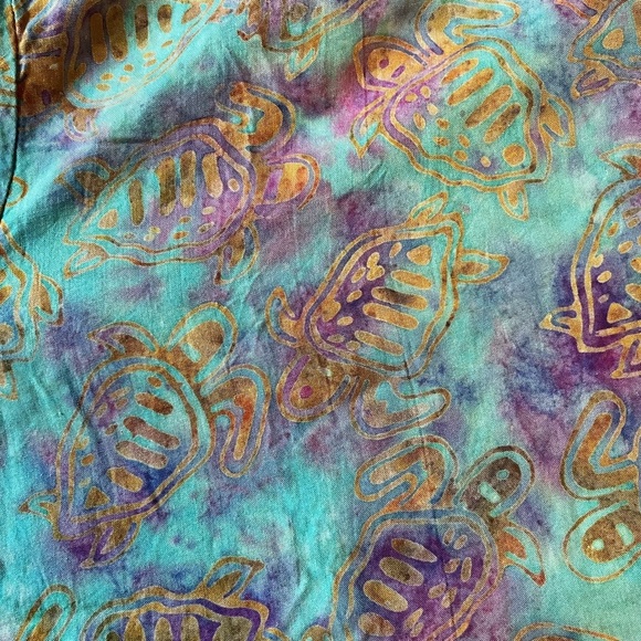 Batik Green Purple Top with gold sea turtle design. Women’s XXL - Picture 3 of 7
